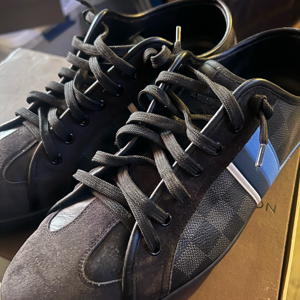 “VINTAGE” LOUIS VUITTON Men’s Damier Graphite Low Top Sneakers.. SIZE 10.5 US